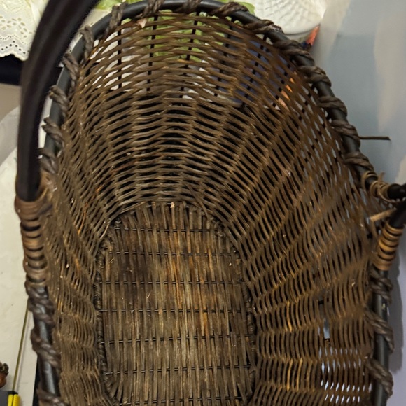 Elegant Brown Woven Basket Bag - Picture 5 of 7
